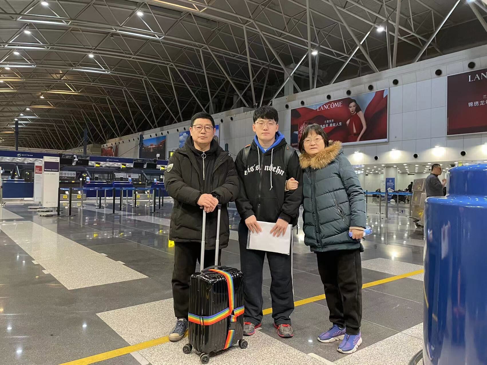 Yikai and his family